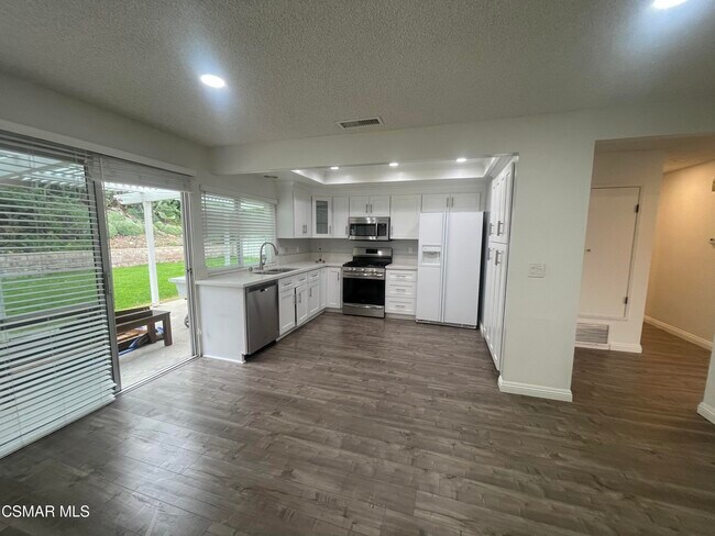 Building Photo - 5822 Dovetail Dr