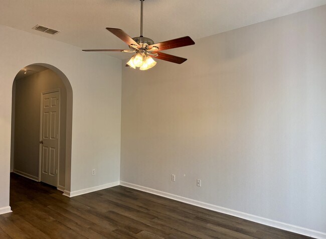 Foto del edificio - 823 Pine Pointe Ln