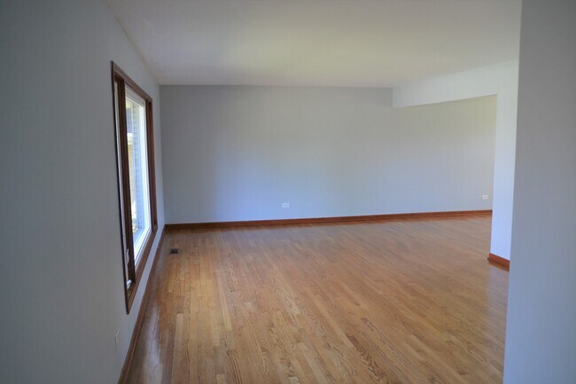 Building Photo - 1222 Bay Ct