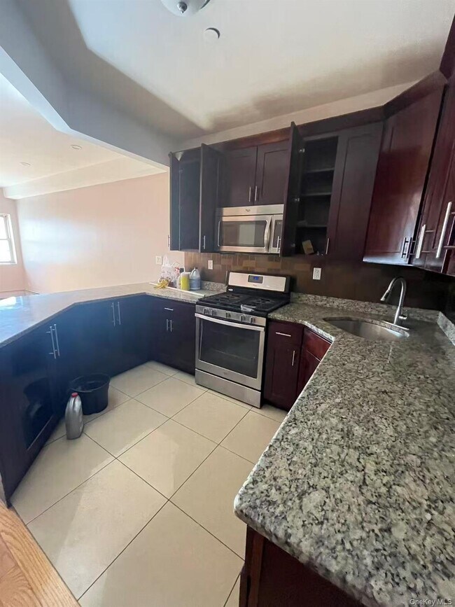 Foto del edificio - 86-24 124th St