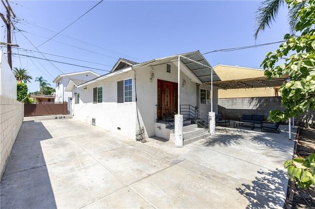 Building Photo - 1217 Elm Ave