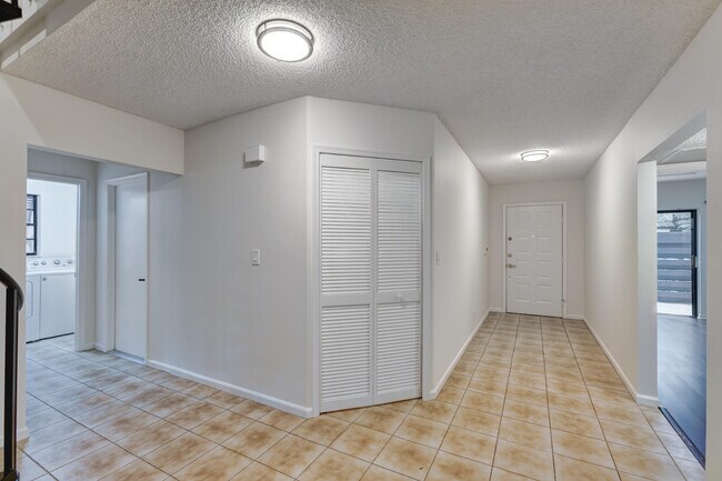 Foto del edificio - 119 Beaumont Ln