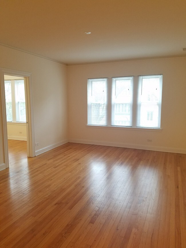 Foto del edificio - 7342 N Damen Ave