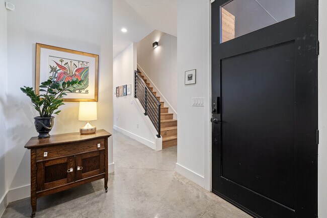 Foto del edificio - 6200 Hickman Ave