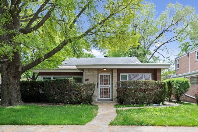 Building Photo - 3001 W Chase Ave