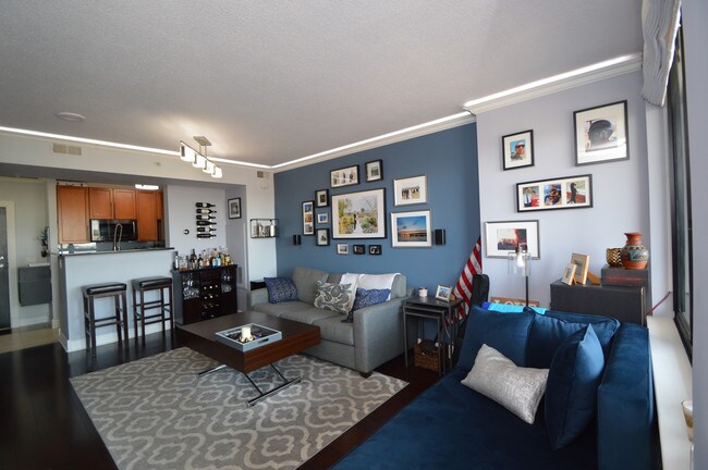 Living Room - 851 N Glebe Rd