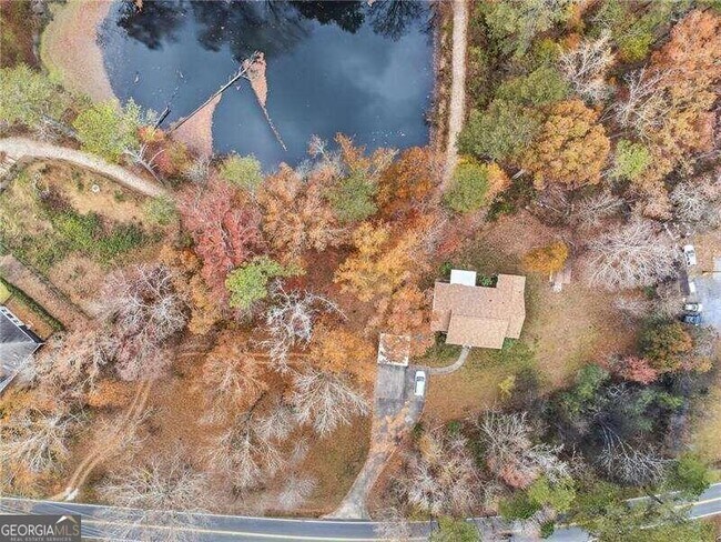 Foto del edificio - 6325 Woodstock Rd