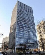 Building Photo - 2400 N Lakeview Ave