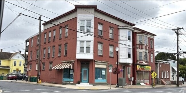 Building Photo - 300-306 W Main St