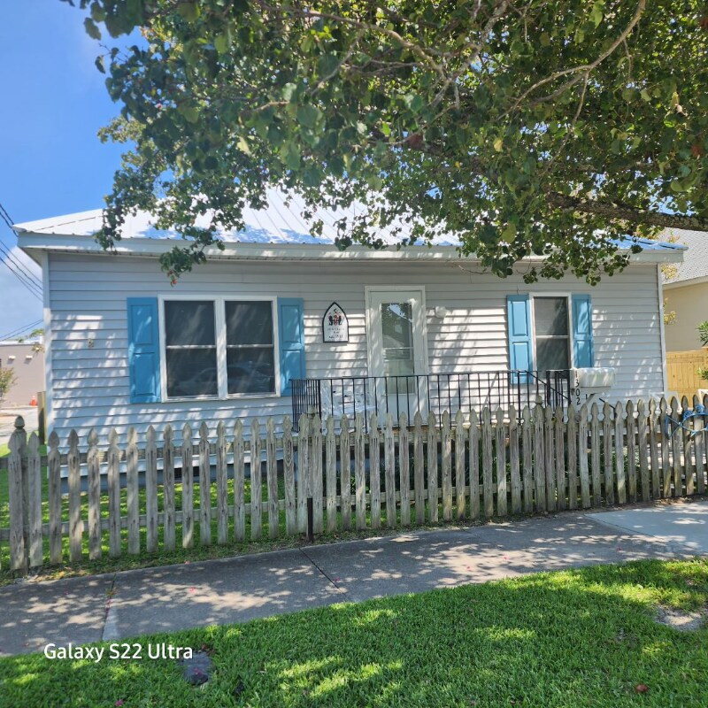 1302 Evans St, Morehead City, NC 28557 House Rental in Morehead City