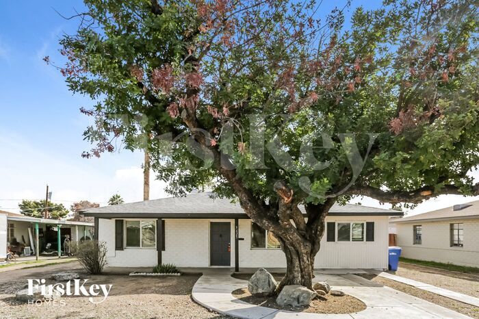 Primary Photo - 3625 N 21st Dr