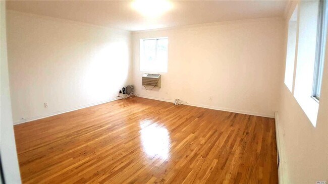 Foto del edificio - 81-64 102nd Ave