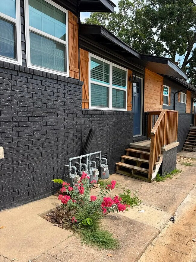 Building Photo - 1840 Kaywood Ln