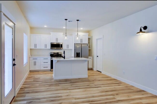 Building Photo - 2875 W Cody Dr