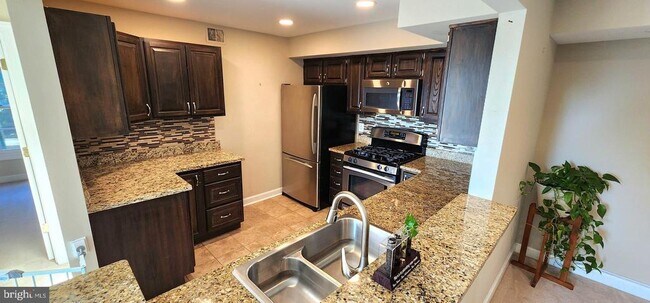 Foto del edificio - 12225 Fairfield House Dr