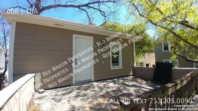 Foto del edificio - 415 W Mistletoe Ave