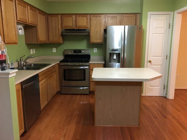 Foto del edificio - SPACIOUS TOWNHOUSE IN GERMANTOWN