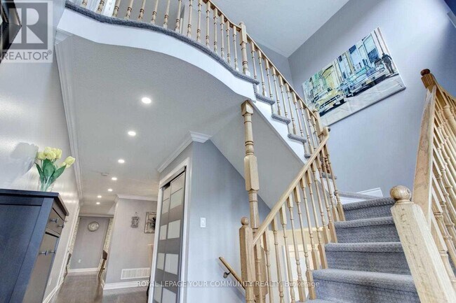 Building Photo - 372 Marble Pl