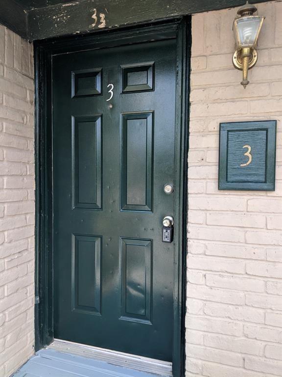 Primary Photo - 915 Alexander St