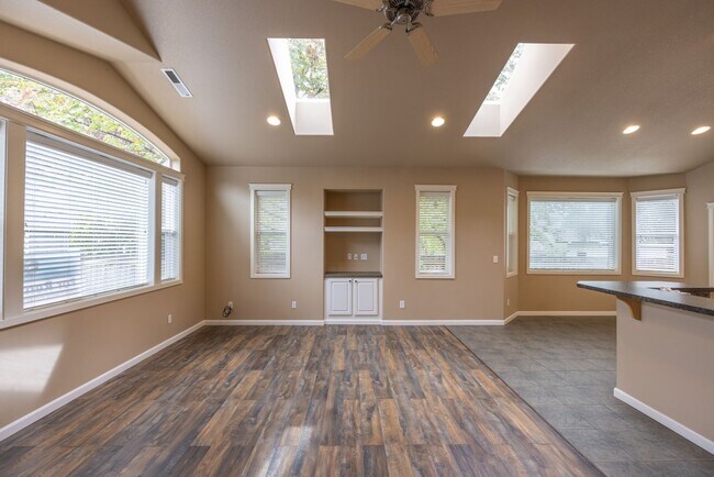 Foto del edificio - One Level Ranch Home - Three Bedrooms with Central Air / No HOA