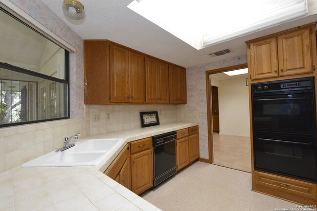 Foto del edificio - 6130 Royal Breeze