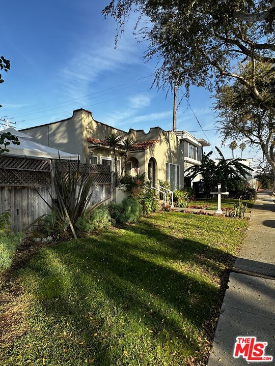 Building Photo - 8905 Hubbard St
