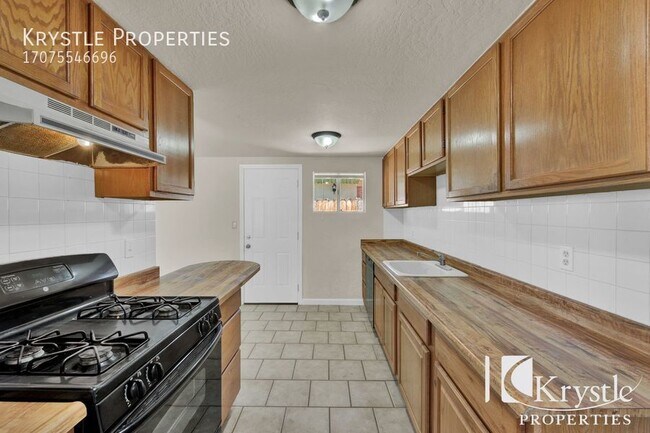 Building Photo - Duplex in American Canyon