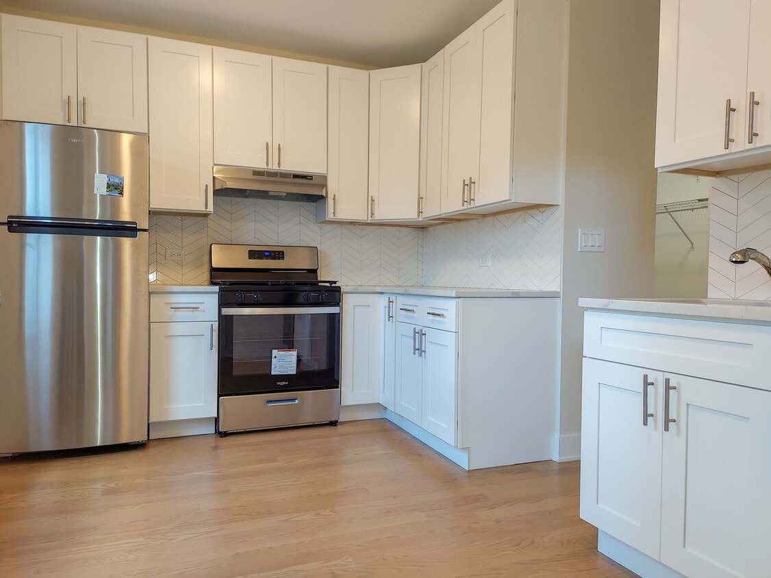Primary Photo - 4604 N Winchester Ave