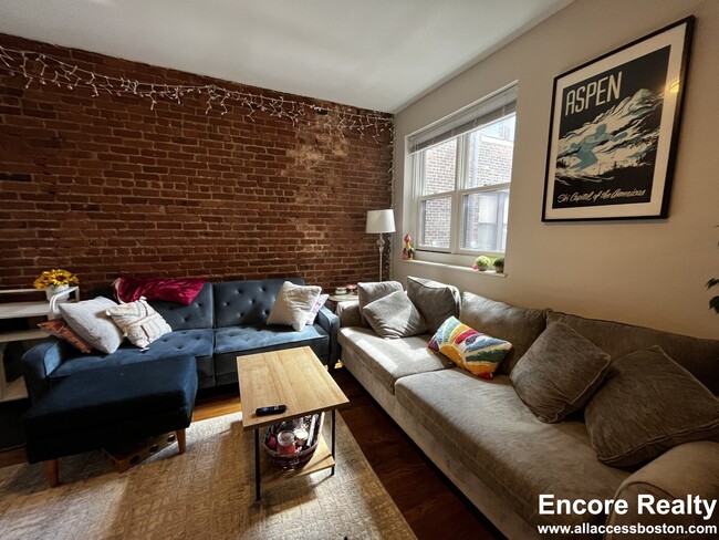 Building Photo - 31 Stearns Rd