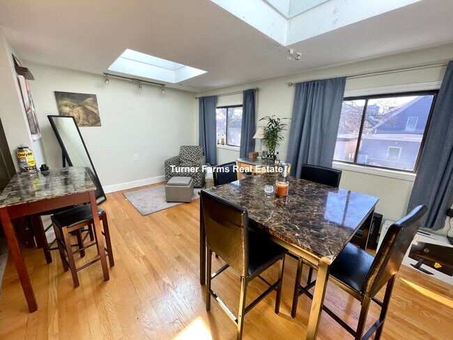 Foto del edificio - 10 Evergreen Ave