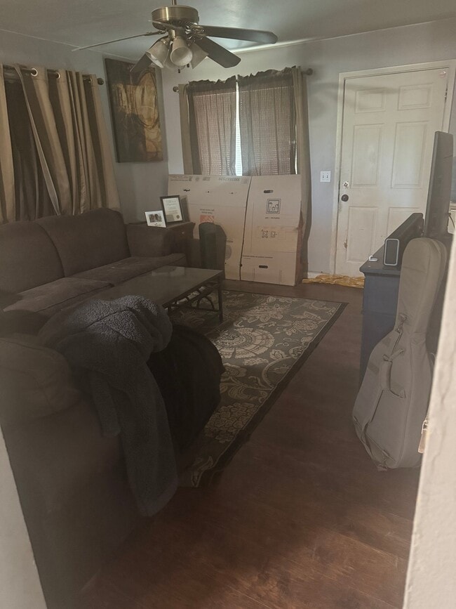 Building Photo - 328 E Holmes Ave