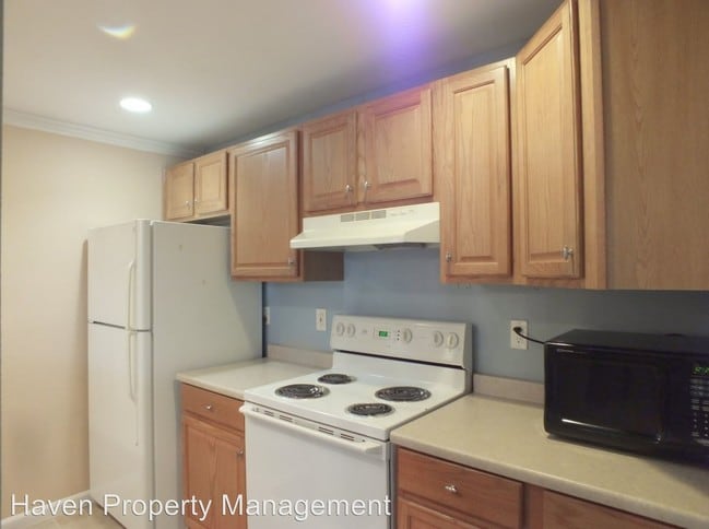 Building Photo - 4316 W Lake Sammamish Pkwy SE