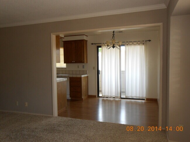 Building Photo - South Salinas Apartment
