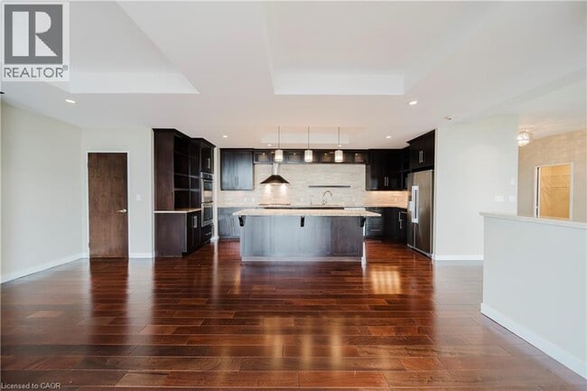 Photo du bâtiment - 191 King St S