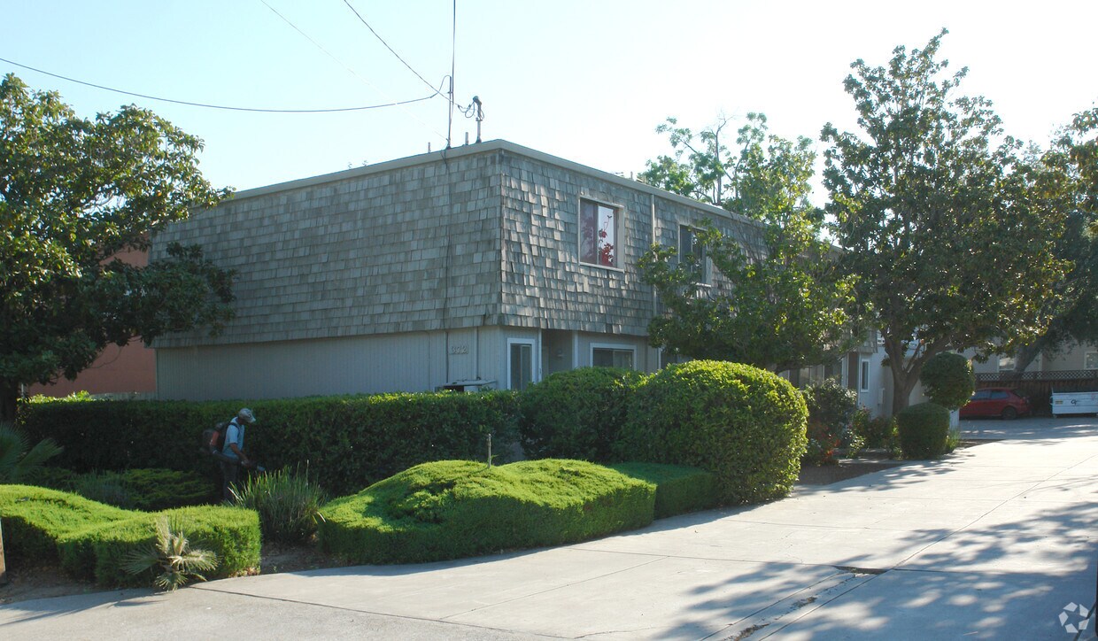 Foto principal - 372-382 S Cypress Ave