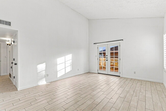 Building Photo - 204 Cutlass Dr