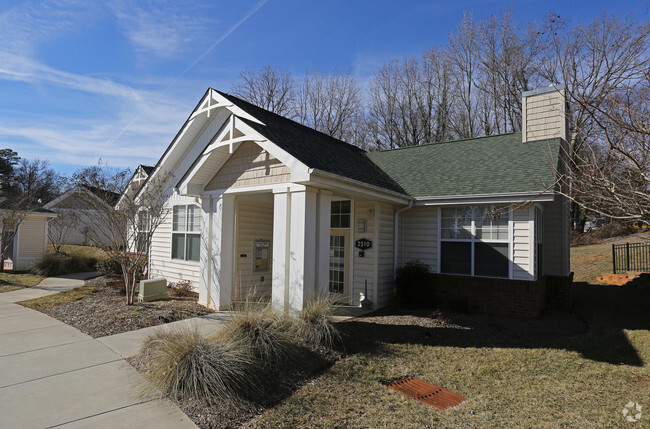 Building Photo - Evergreen Landing