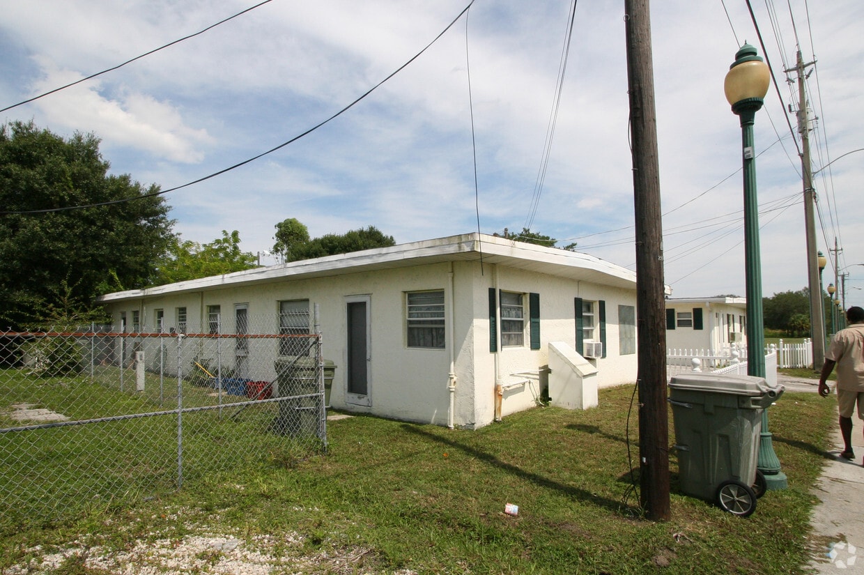 Building Photo - 2041 Dr Martin Luther King Way