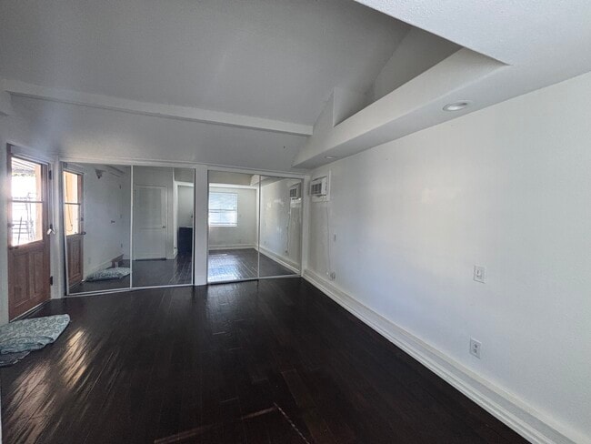 Building Photo - 7536 Lasaine Ave