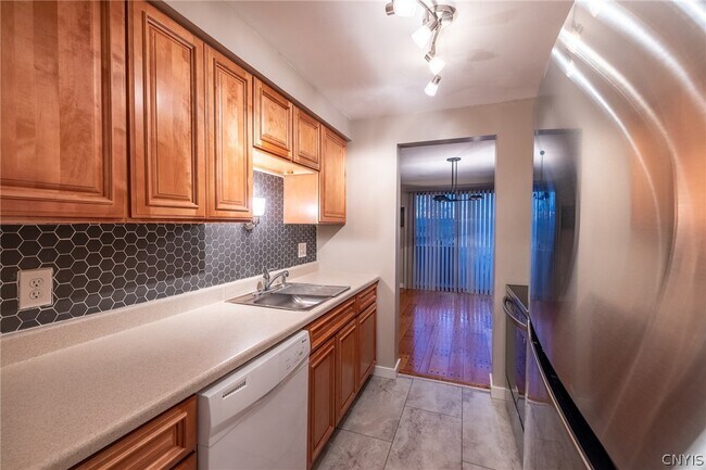 Foto del edificio - 705 Idlewood Blvd N