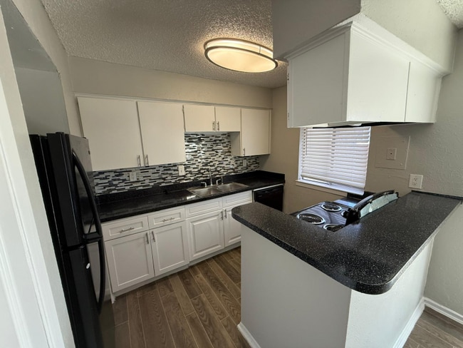 Foto del edificio - 3203 W Walnut Hill Ln