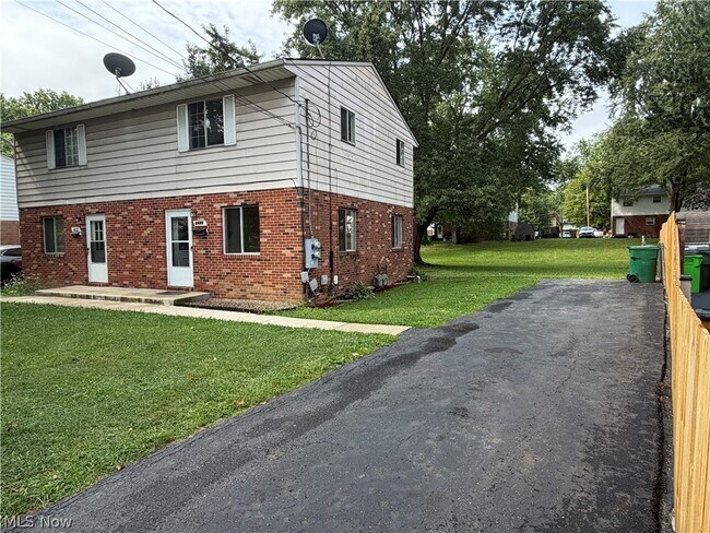 Foto del edificio - 4426 Cherryhurst Dr