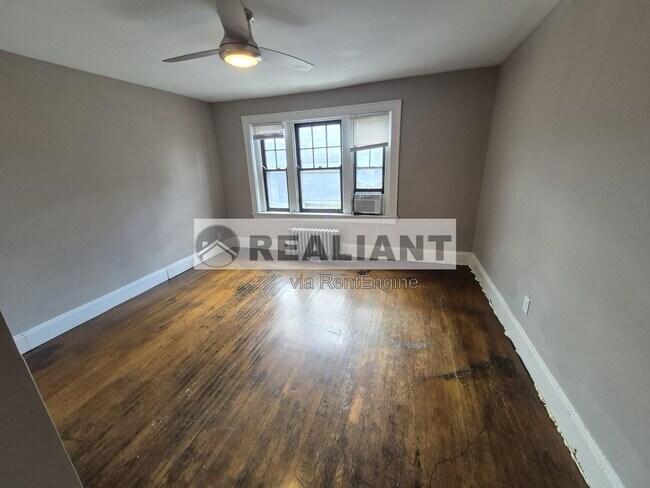 Building Photo - 357 Taylor Ave