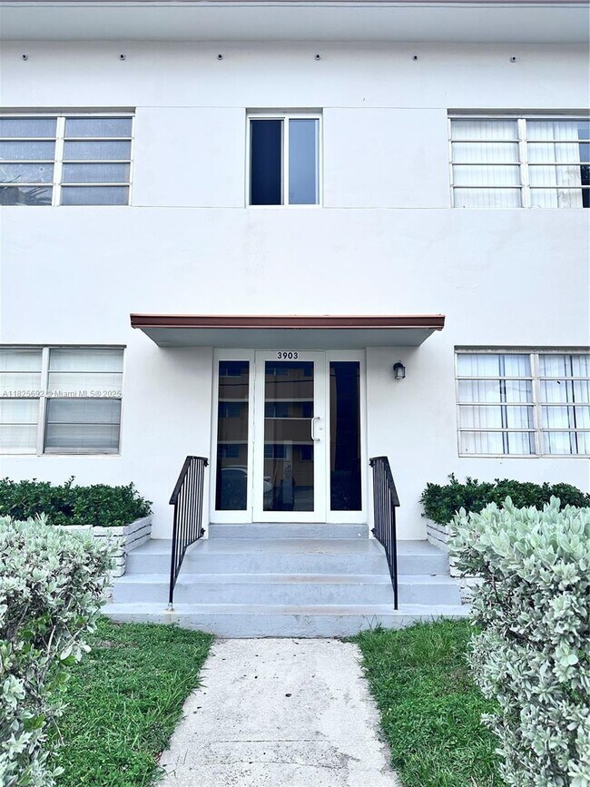 Foto del edificio - 3903 W Flagler St