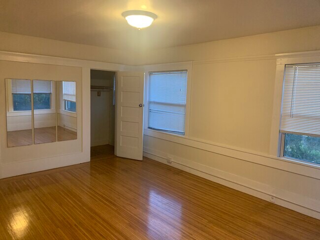 Bedroom 1 with walk in closet - 1608 Harmon St