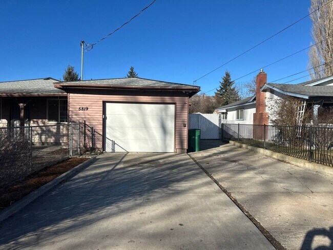 Foto del edificio - 5819 Winter Ave