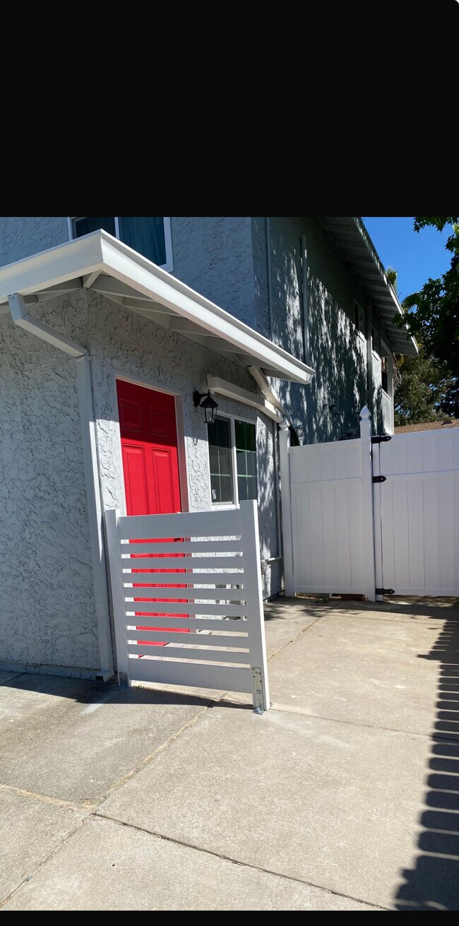 Foto del edificio - 8048 Copperwood Dr