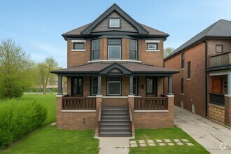 Building Photo - 715 Gladstone Ave