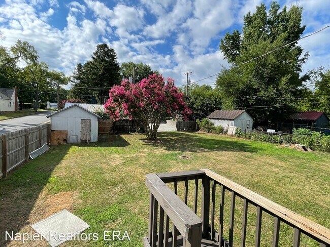 Foto del edificio - 3 br, 1 bath House - 2100 Gordon Avenue