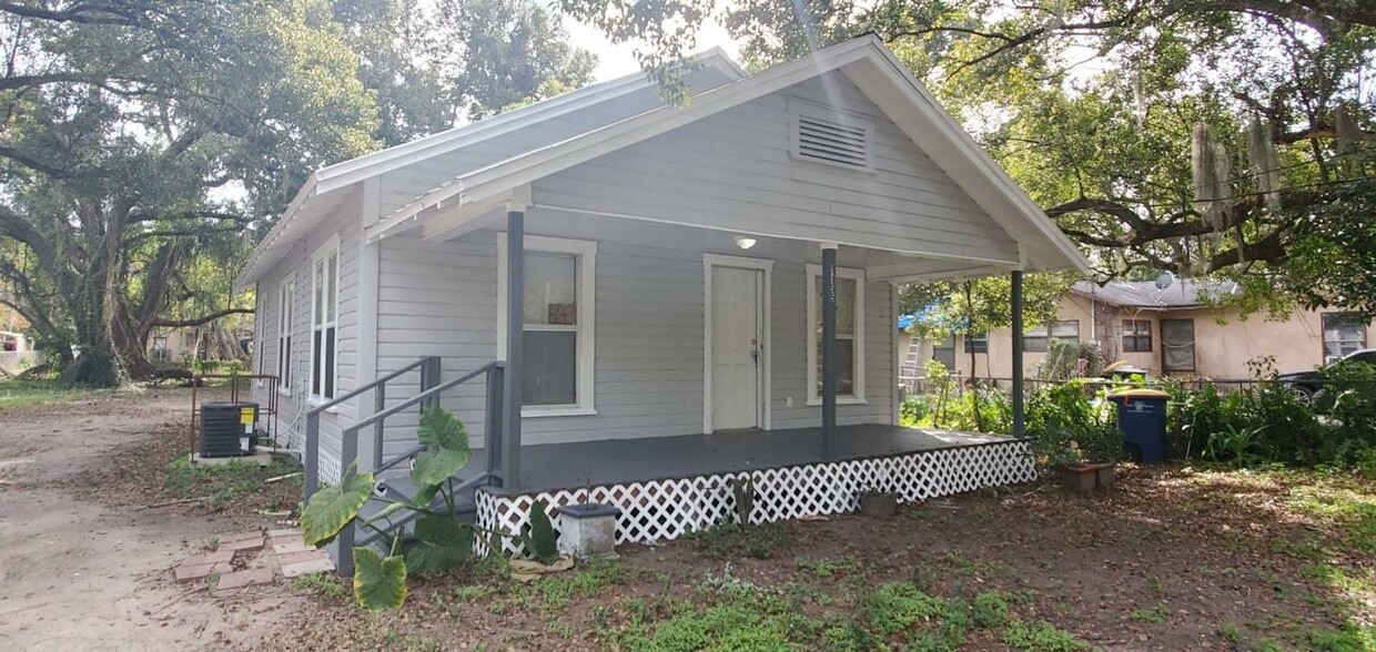 Foto principal - Bartow 3/1 with Large Backyard - Move in R...